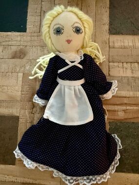 Vintage Heritage Signature Collection Rag Doll - 1980s/90s Folk Art Doll